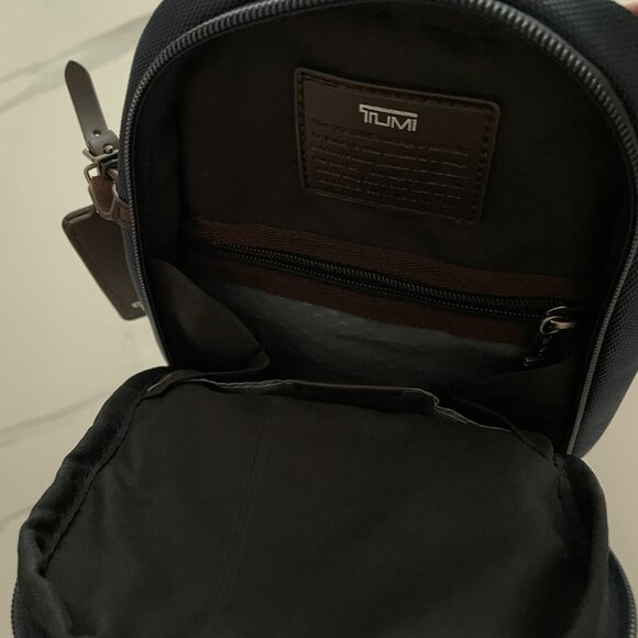 ⭐🦁 Blue Nylon Crossbody Sling Bag - Picture 5 of 7